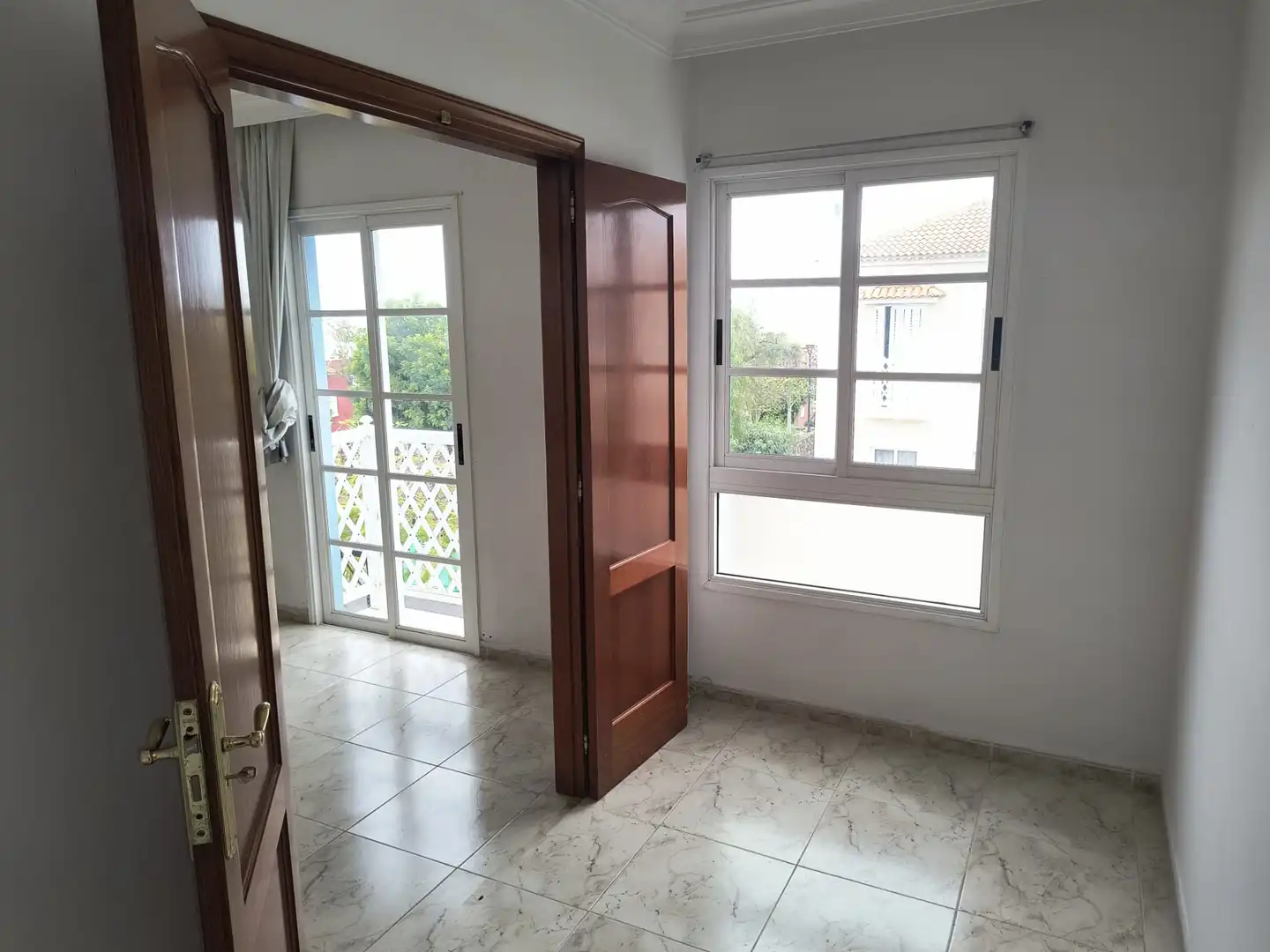 Schlafzimmer von Einfamilien-Reihenhaus zum Verkauf in Puerto de la Cruz mit Abstellraum, Ofen und Balkon