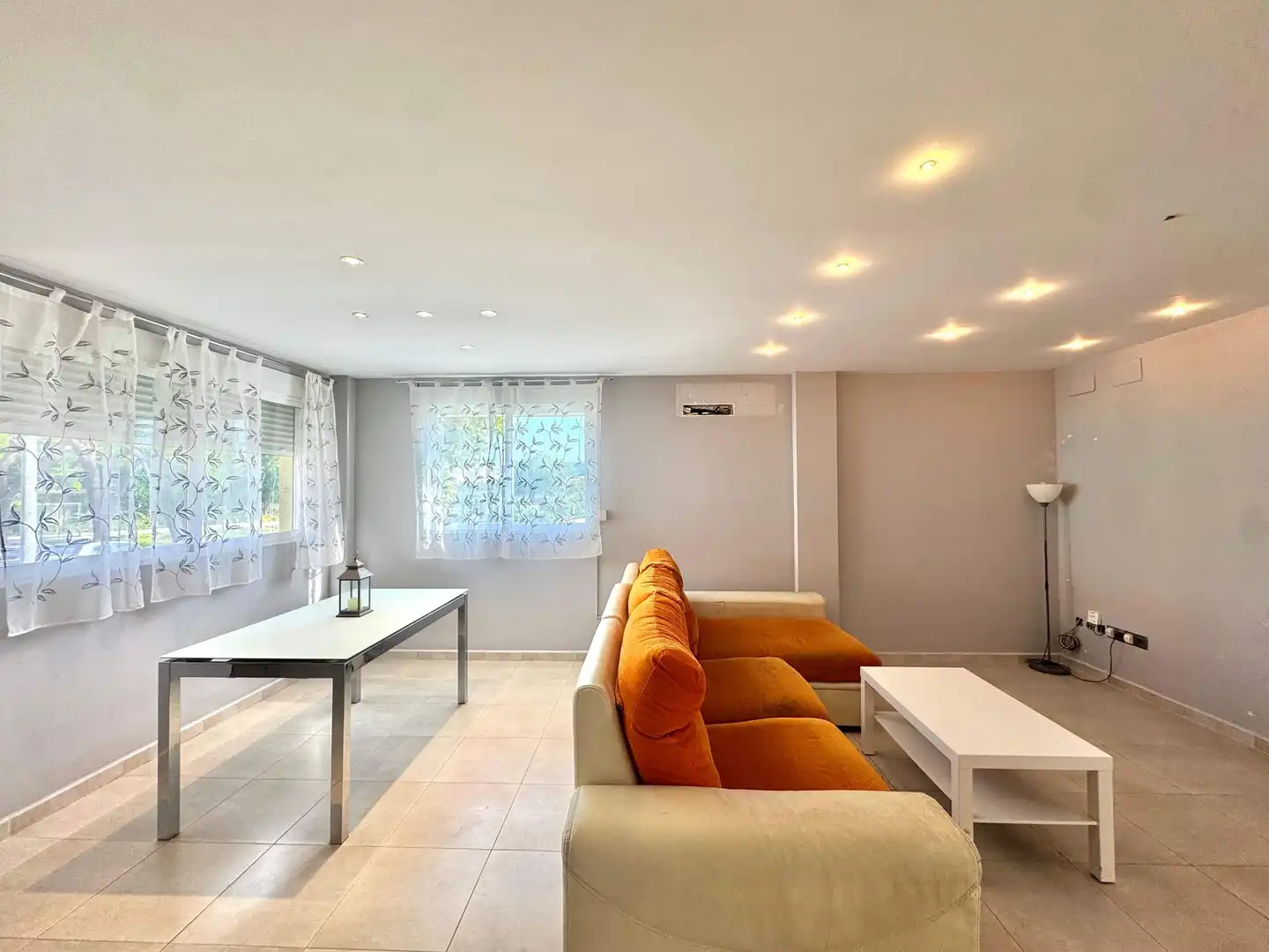 Sala de estar de Casa adosada en venta en Almoines con Aire acondicionado, Terraza y Balcón