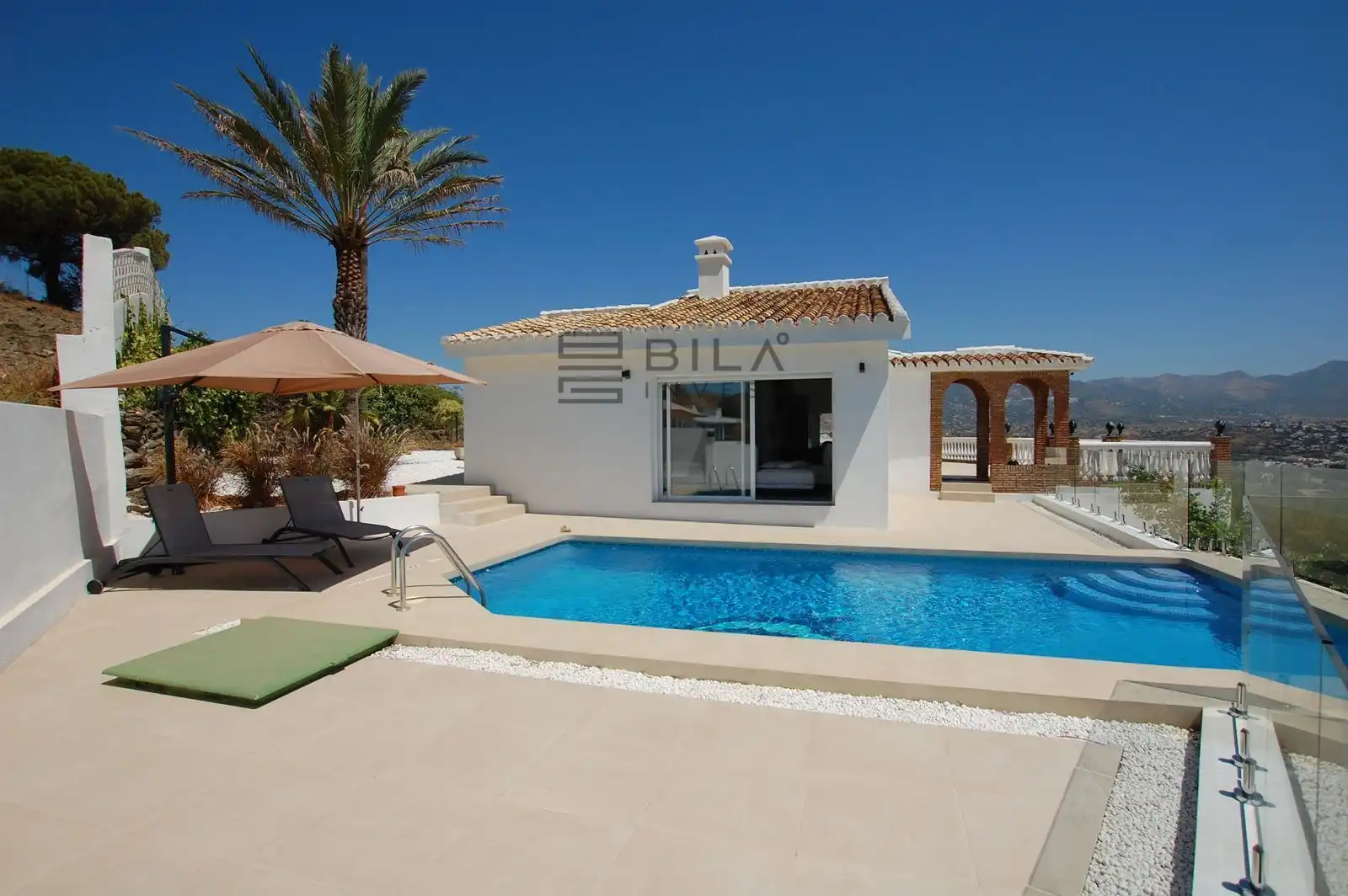 Chalet con piscina en venta en Cerros del Aguila
