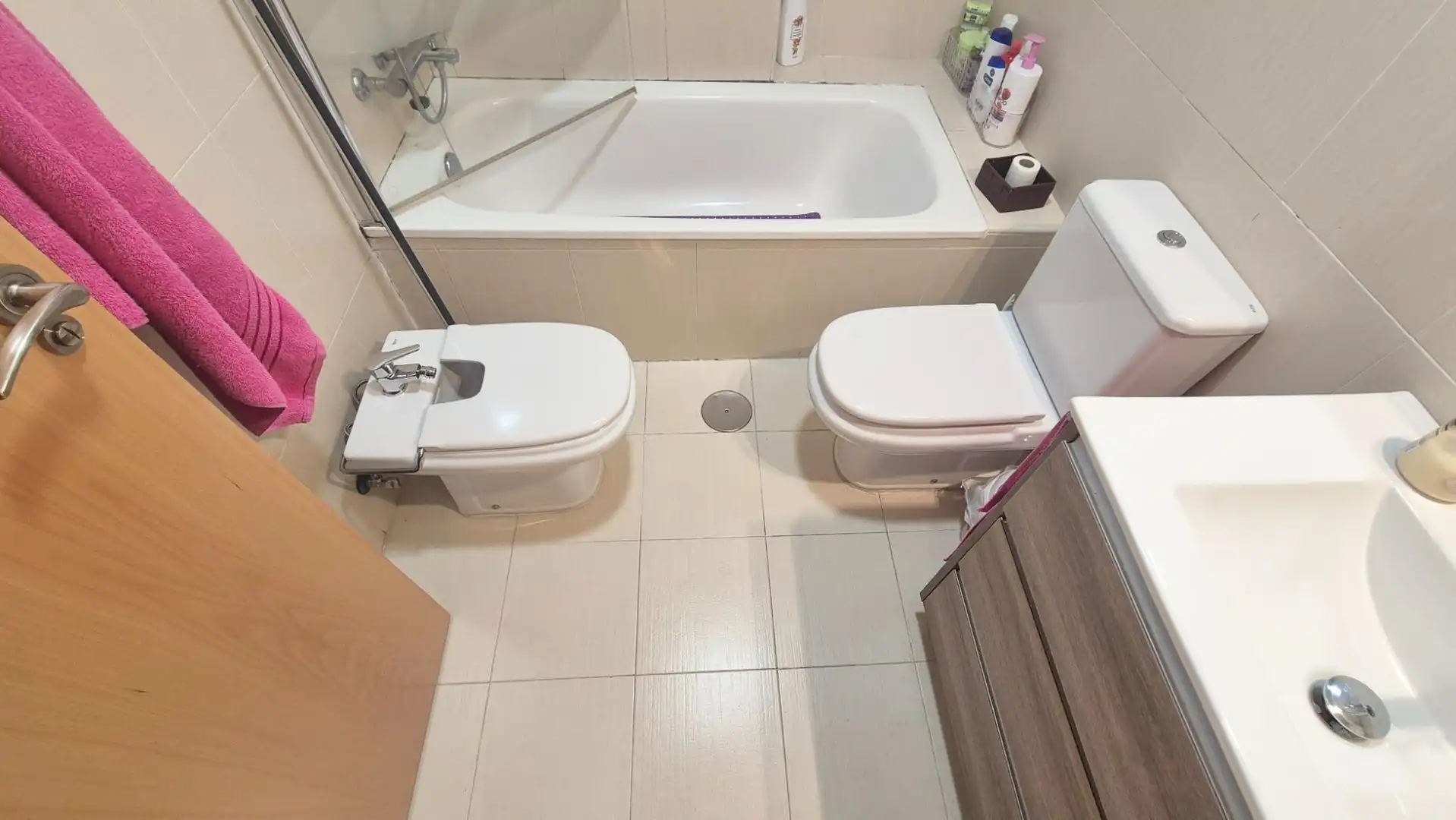 Baño de Planta baja de alquiler en Castellanos de Moriscos con Calefacción, Amueblado y Piscina comunitaria