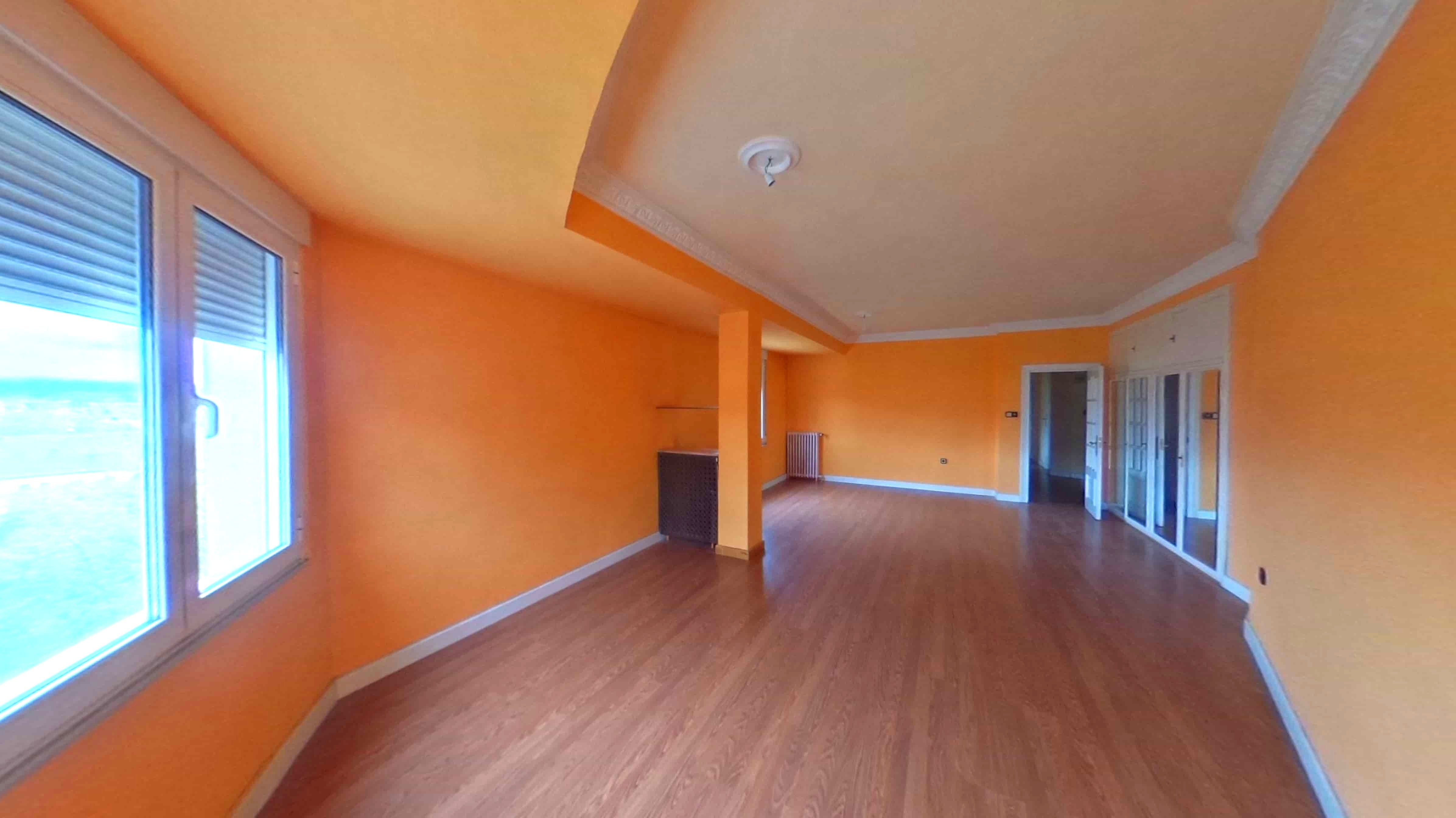 Wohnung zum verkauf in Ponferrada mit Heizung, Abstellraum und Ofen