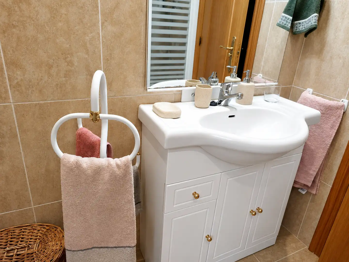 Badezimmer von Wohnung zur Miete in Santander mit Heizung, Abstellraum und Möbliert