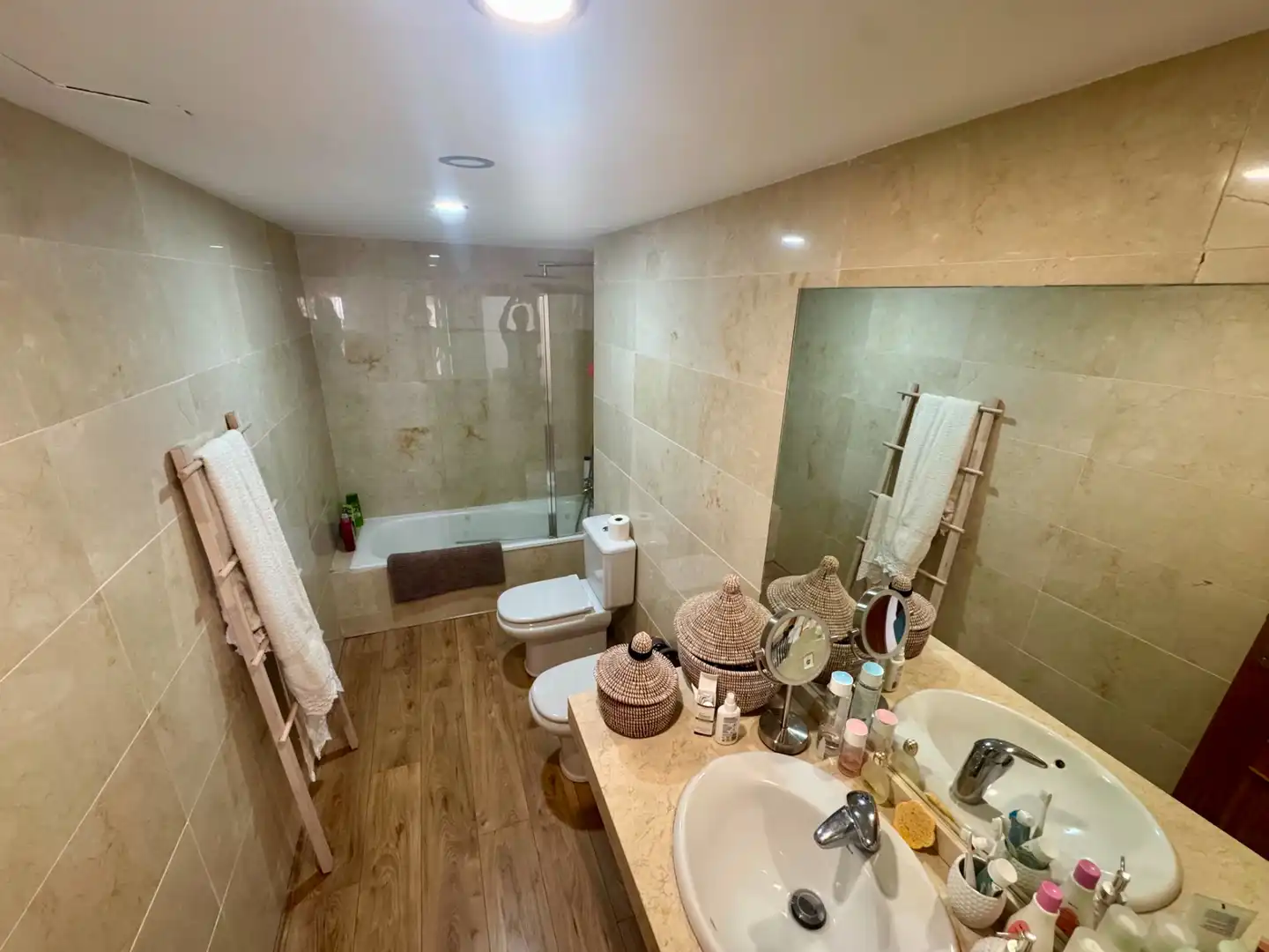 Bathroom of Apartments for rent in Benahavís  with Furnished, Oven and Washing machine