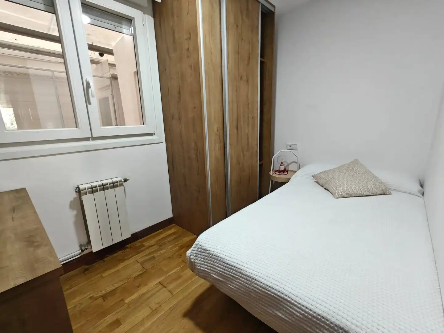 Schlafzimmer von Wohnung zur Miete in Santiago de Compostela  mit Heizung und Abstellraum