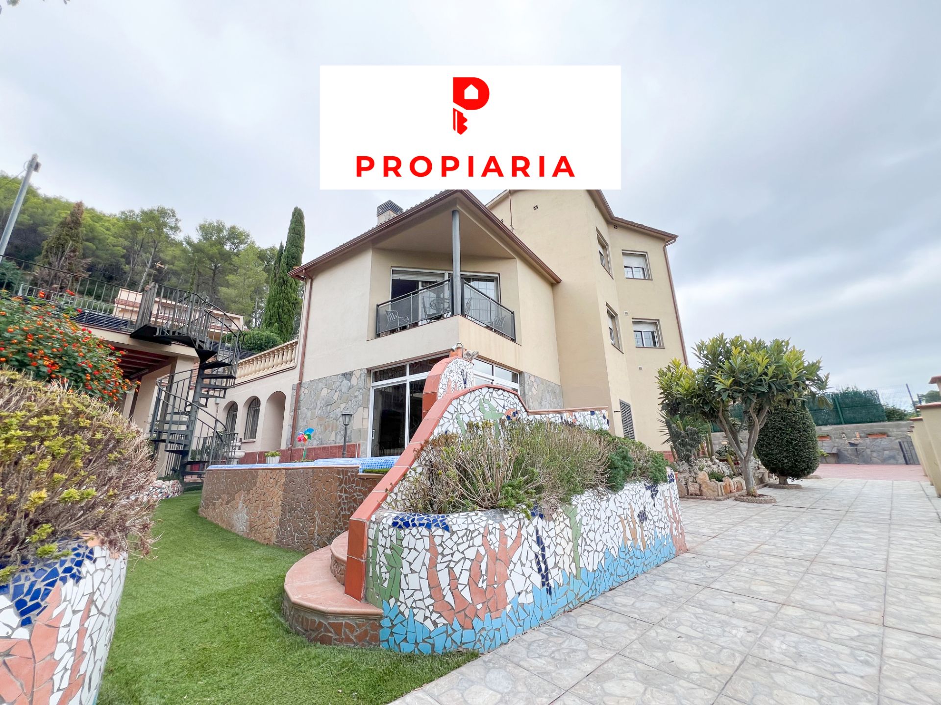 Vista exterior de Casa o xalet en venda en Vallirana amb Calefacció, Jardí privat i Terrassa