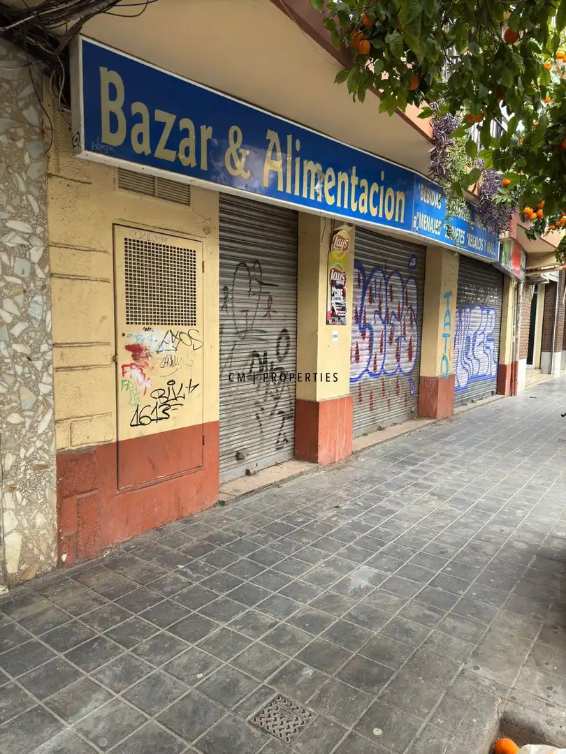 Vista exterior de Local en venta en  Valencia Capital