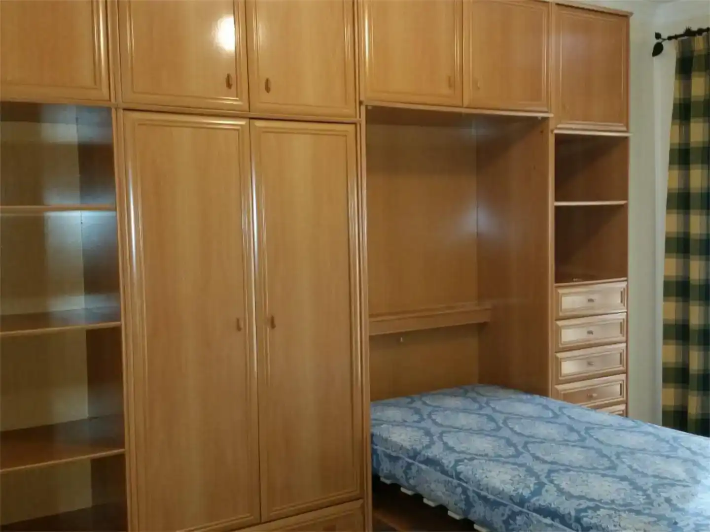 Habitación de Casa adosada en venta en Jun con Aire acondicionado y Balcón