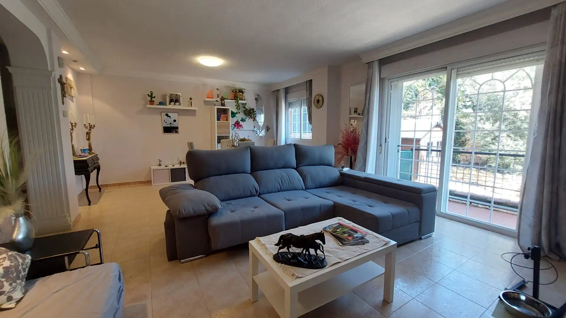 Sala de estar de Casa o chalet en venta en Velilla de San Antonio con Aire acondicionado, Calefacción y Jardín privado