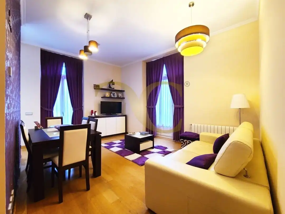 Sala d'estar de Apartament en venda en Gijón  amb Calefacció, Moblat i Balcó