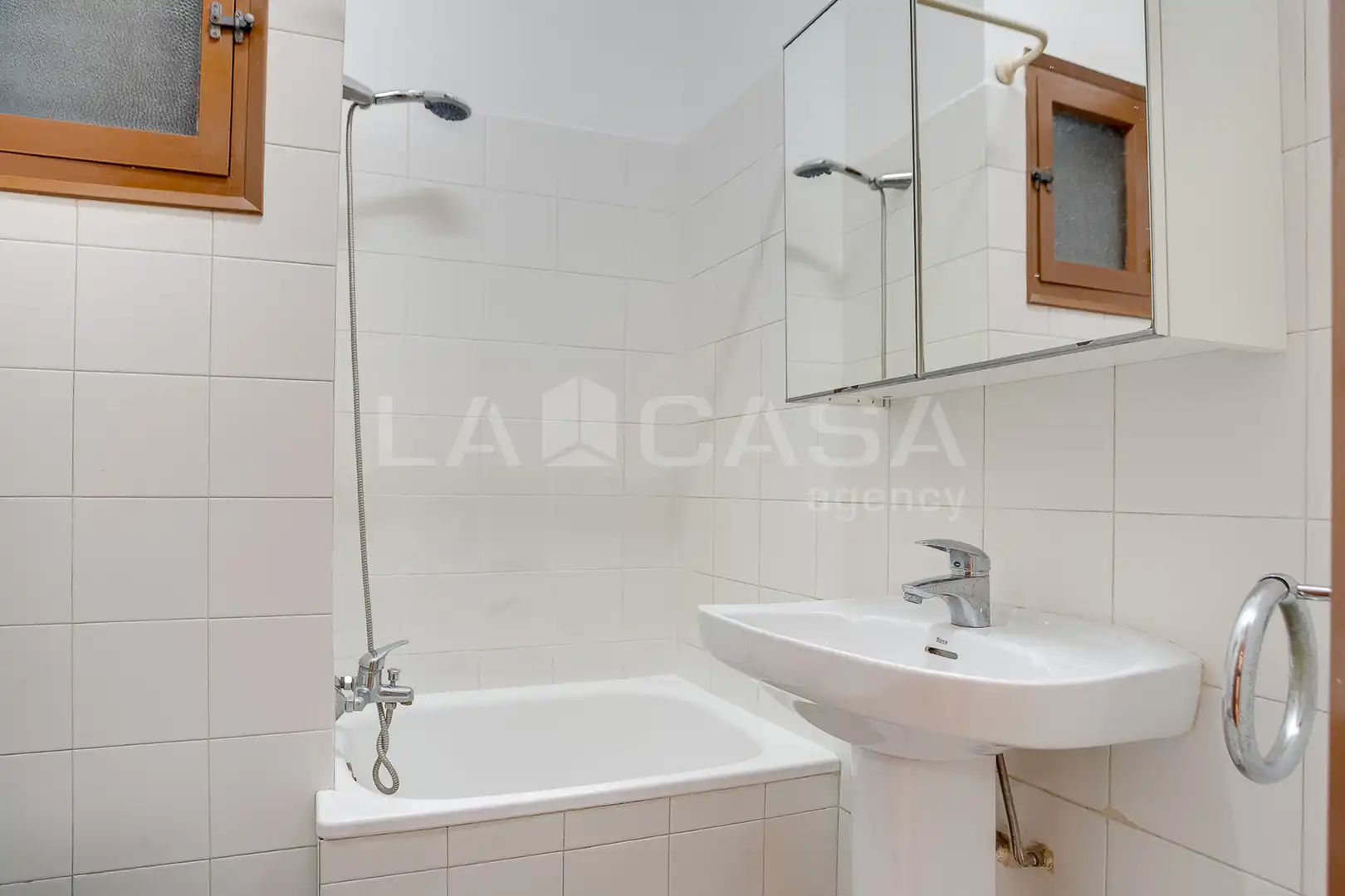 Badezimmer von Wohnung zum Verkauf in Barcelona mit Balkon