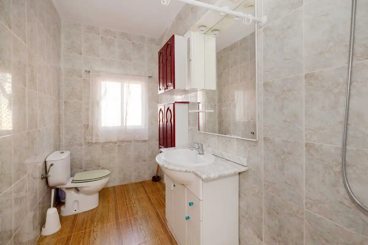 Badezimmer von Country house zum Verkauf in Olvera mit Klimaanlage, Heizung und Privatgarten