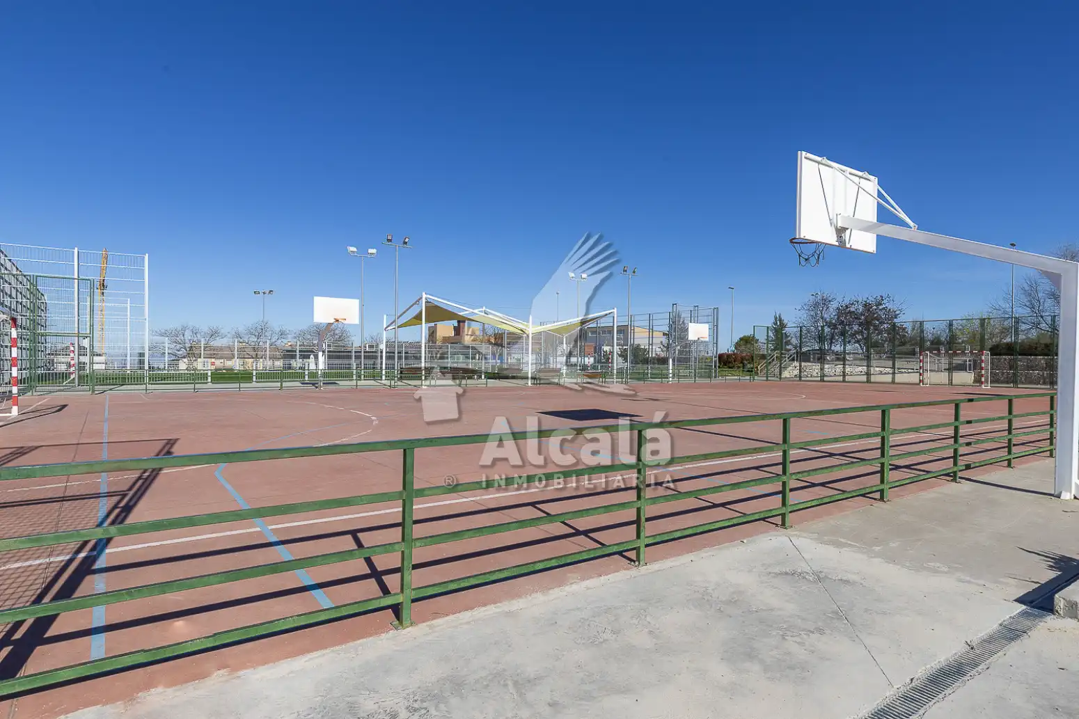 Vista exterior de Pis en venda en Villalbilla amb Aire condicionat, Calefacció i Traster