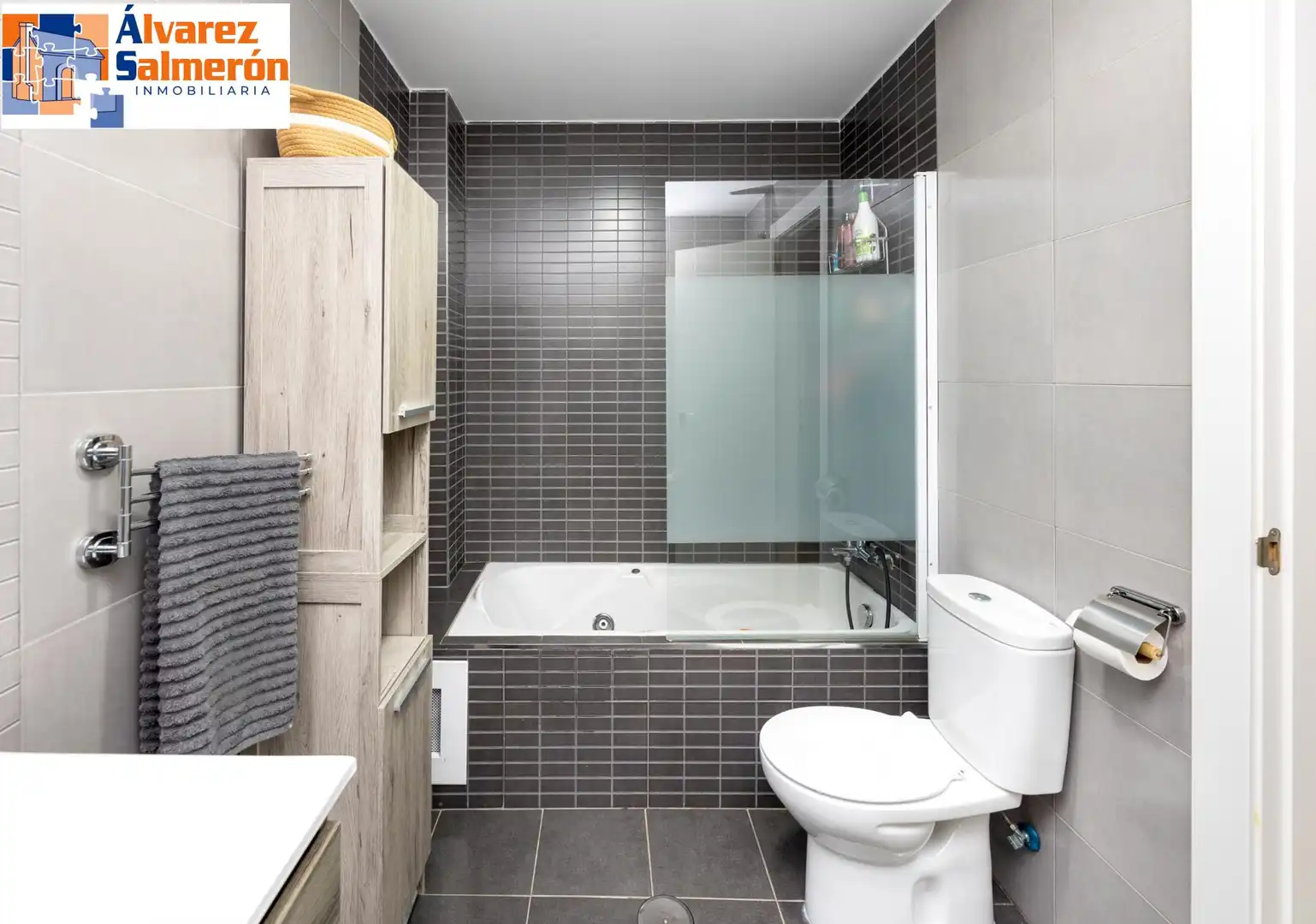 Bany de Apartament en venda en La Zubia amb Aire condicionat i Moblat