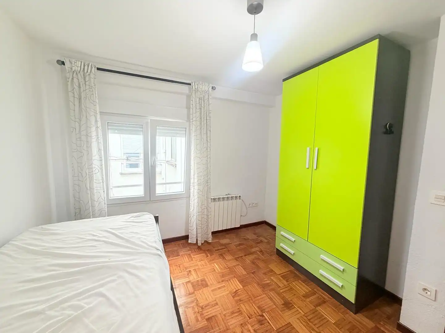 Bedroom of Flat for sale in Oviedo   with Balcony