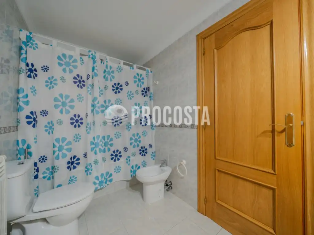 Bany de Casa o xalet en venda en Fuente Vaqueros amb Aire condicionat, Jardí privat i Terrassa