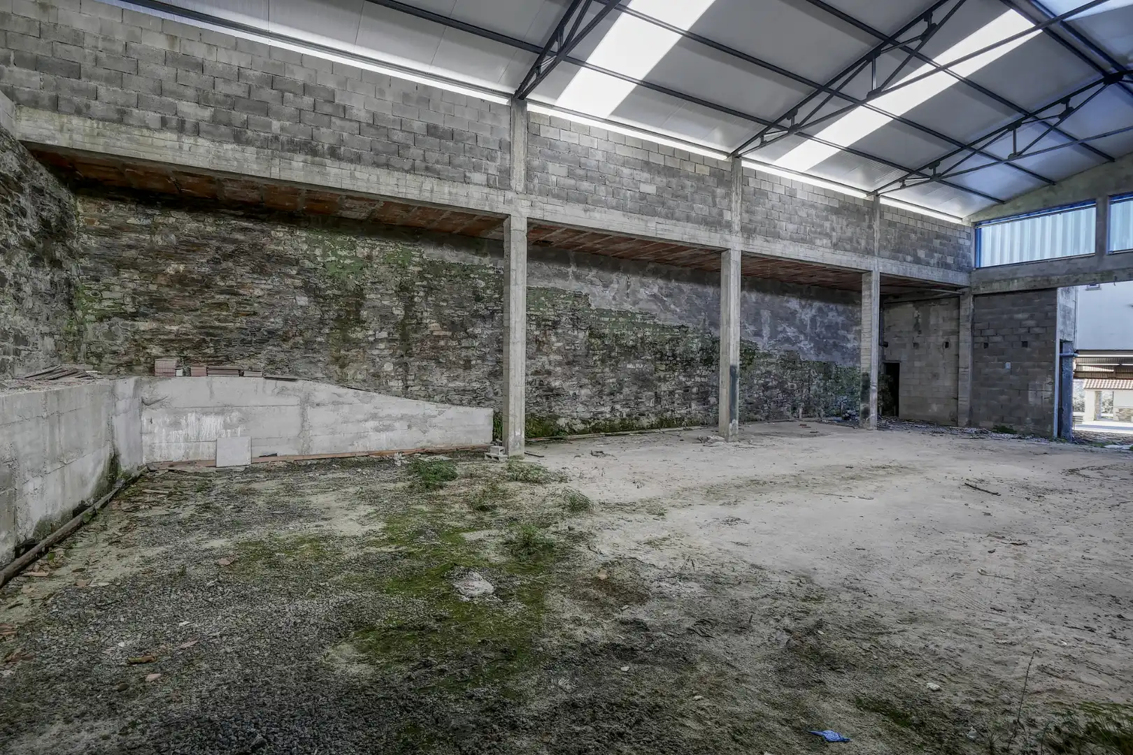 Industrial buildings for sale in Miño