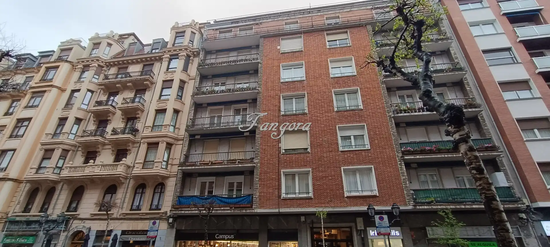 Vista exterior de Pis en venda en Bilbao  amb Calefacció, Parquet i Forn