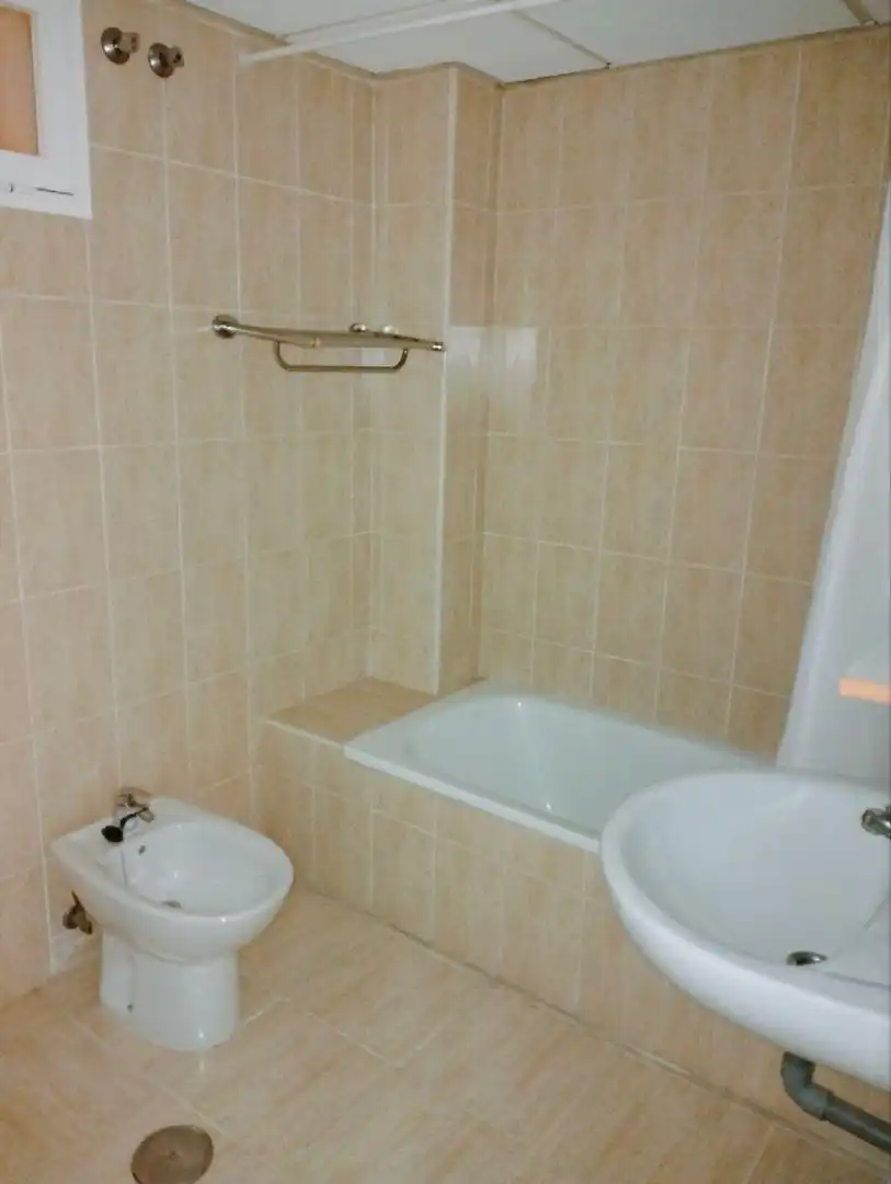 Baño de Piso en venta en Benalmádena con Jardín privado, Terraza y Amueblado