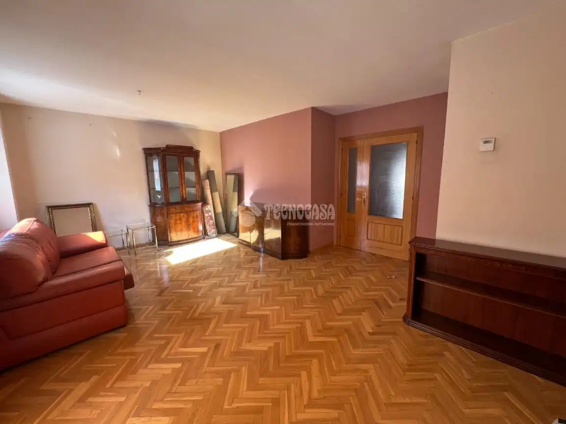 Living room of Flat for sale in Alcorcón  with Heating, Parquet flooring and Terrace