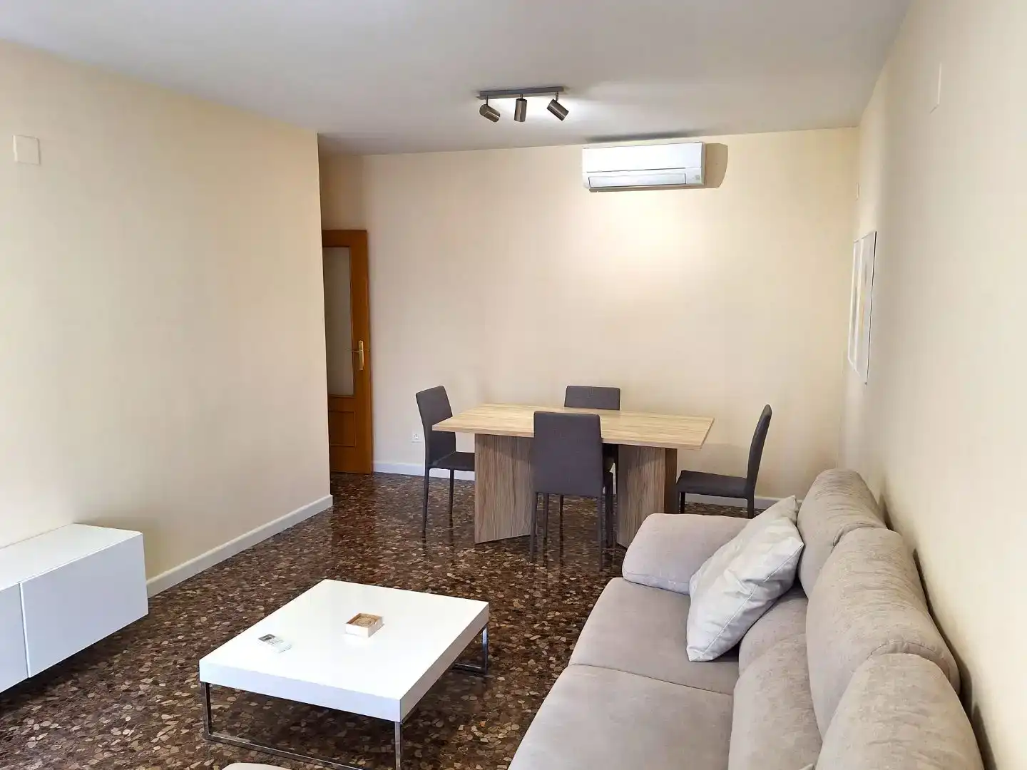 Wohnzimmer von Wohnung zum Verkauf in Cheste mit Klimaanlage