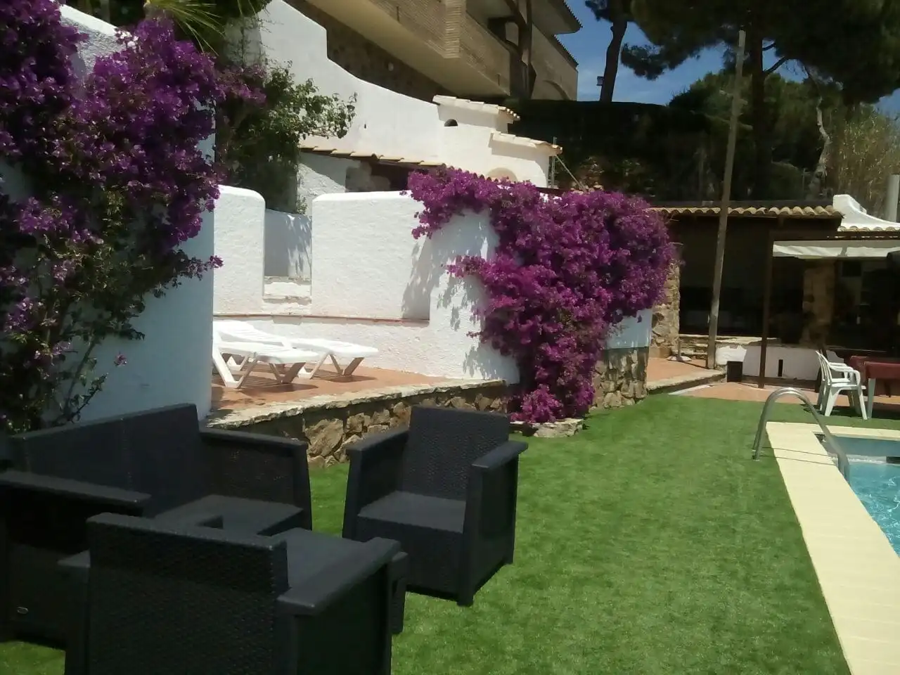 Terraza de Edificio en venta en Castell d'Aro, Platja d'Aro i s'Agaró con Piscina comunitaria