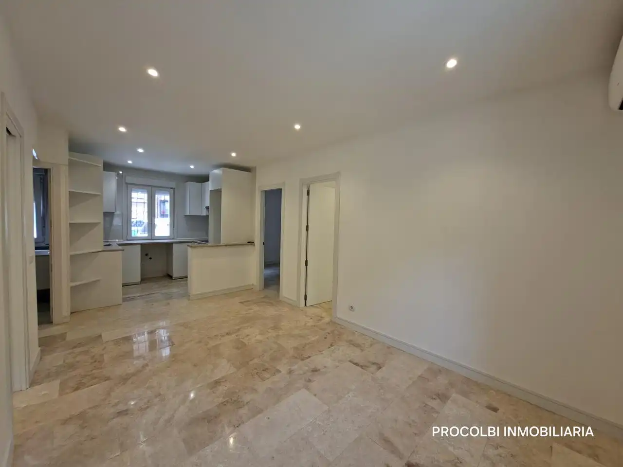 Ground floor for sale in Madrid  with Air Conditioner and Heating