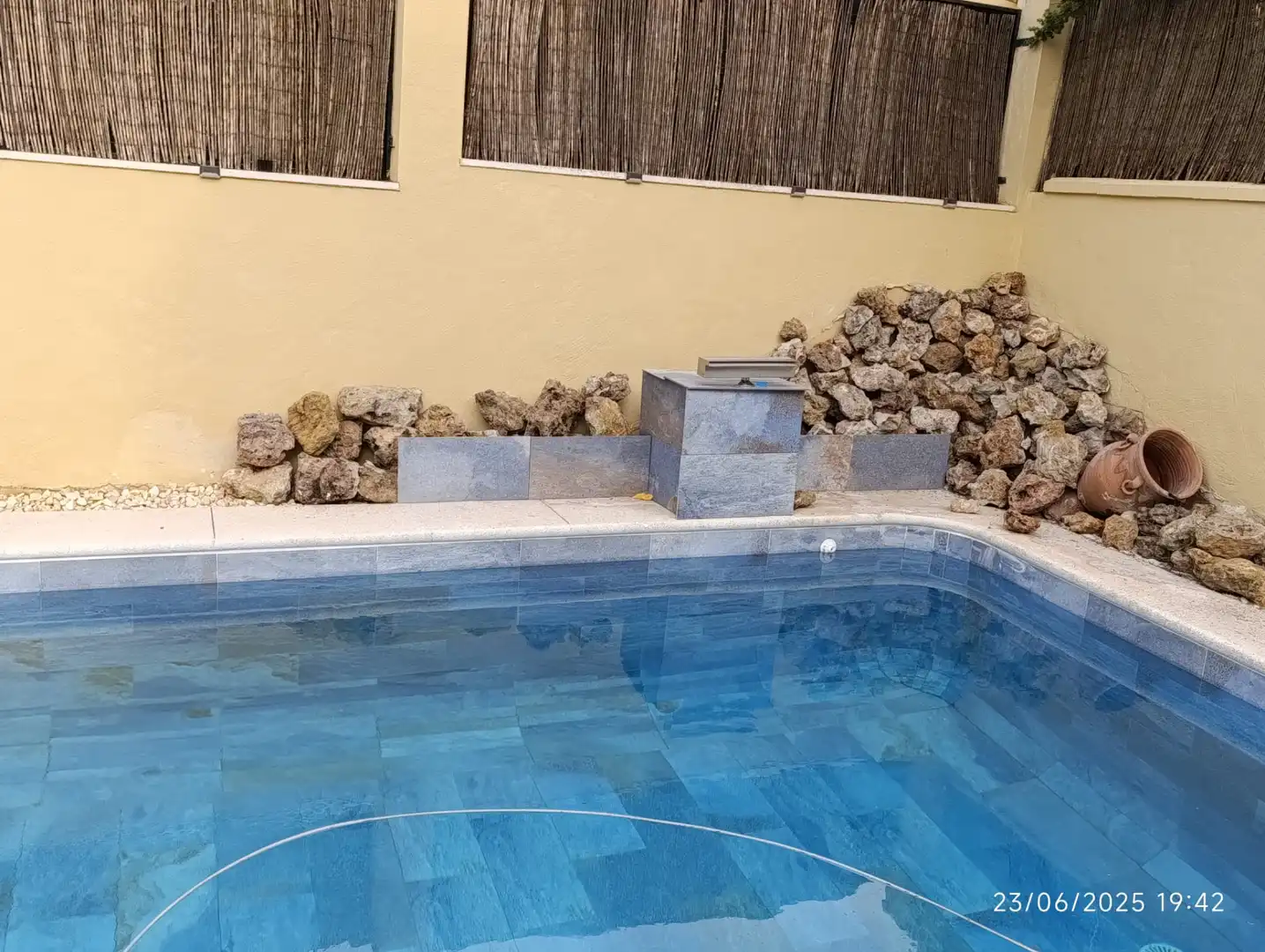 Piscina de Casa adosada en venta en Montequinto con Aire acondicionado, Calefacción y Jardín privado