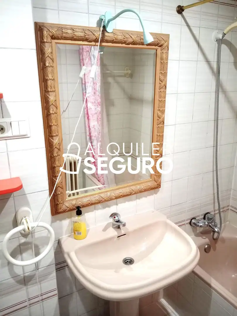 Bany de Pis de lloguer en Valladolid amb Calefacció, Terrassa i Moblat
