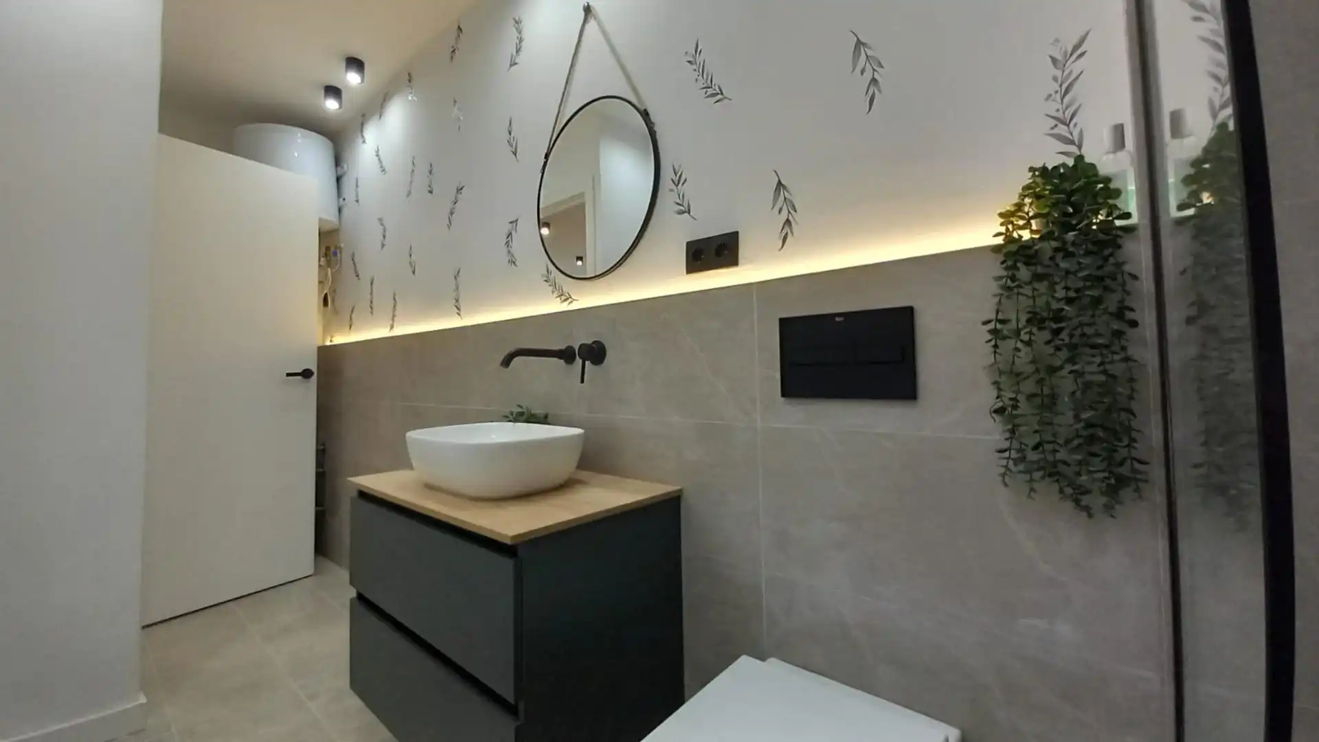 Badezimmer von Wohnung zum Verkauf in Vilanova i la Geltrú mit Parkett