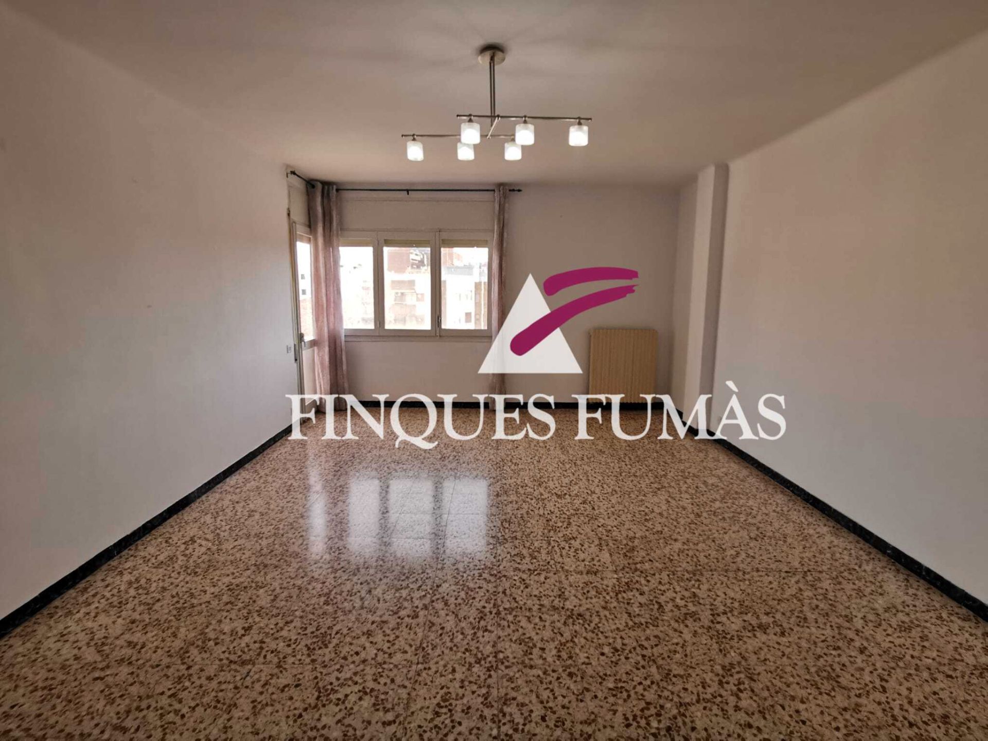 Sala d'estar de Pis en venda en Tàrrega amb Calefacció, Forn i Rentadora