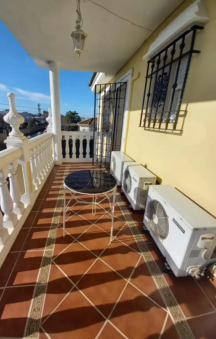 Terrassa de Casa o xalet en venda en Córdoba amb Jardí privat, Terrassa i Moblat
