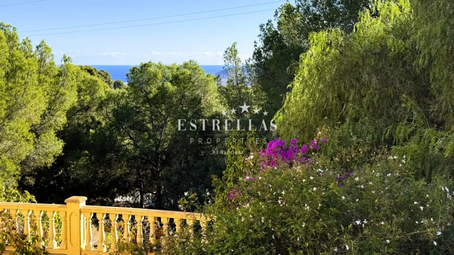 Vista exterior de Casa o chalet en venta en La Nucia con Aire acondicionado, Calefacción y Jardín privado