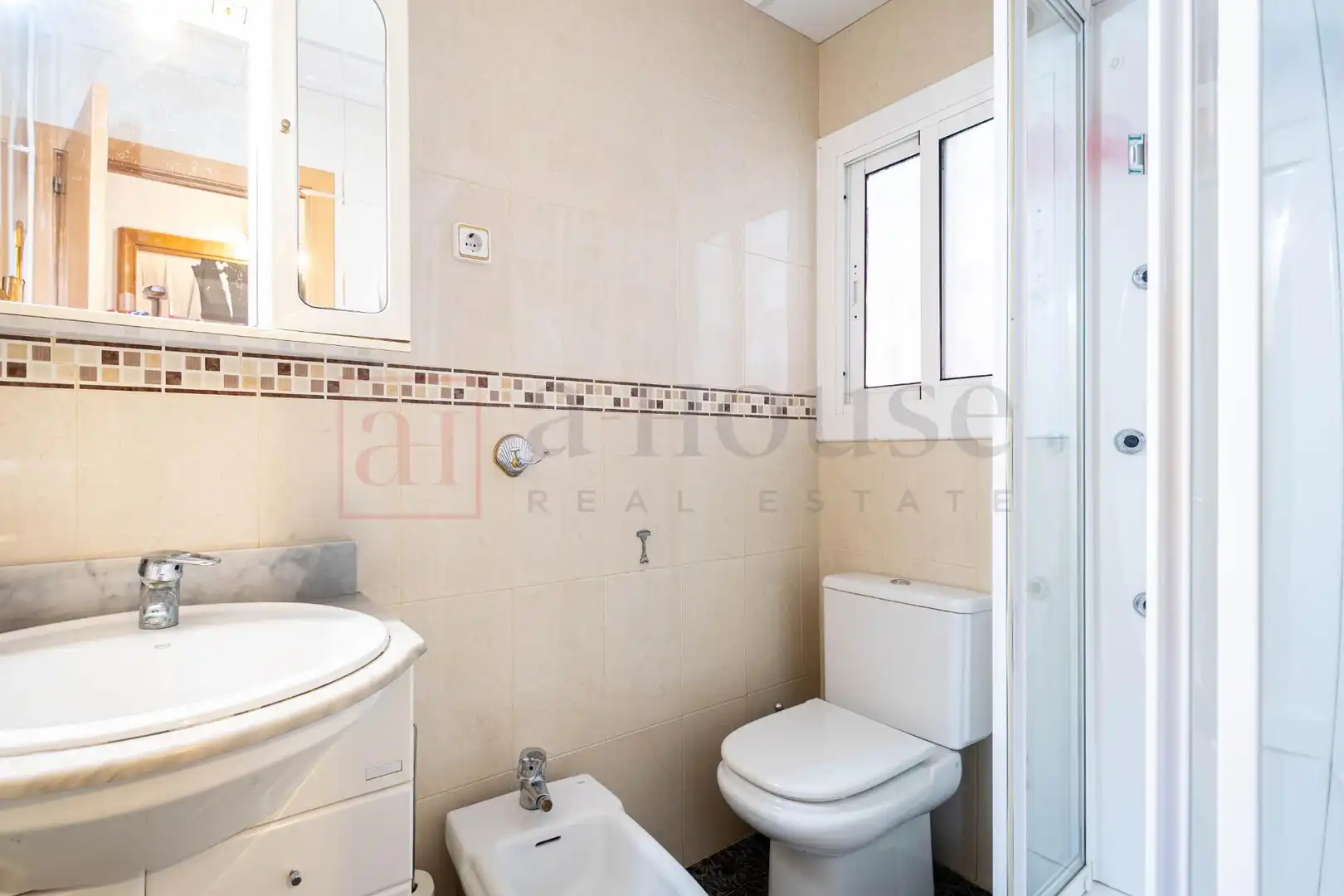 Bany de Casa o xalet en venda en Barcelona amb Aire condicionat, Calefacció i Terrassa