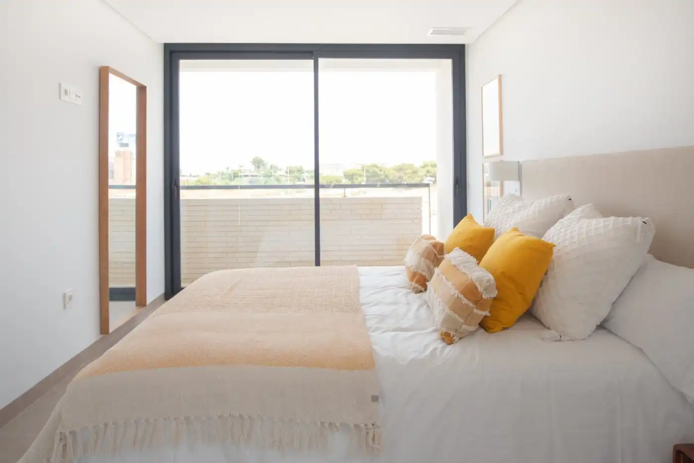 Dormitori de Casa o xalet en venda en Orihuela amb Aire condicionat, Jardí privat i Terrassa