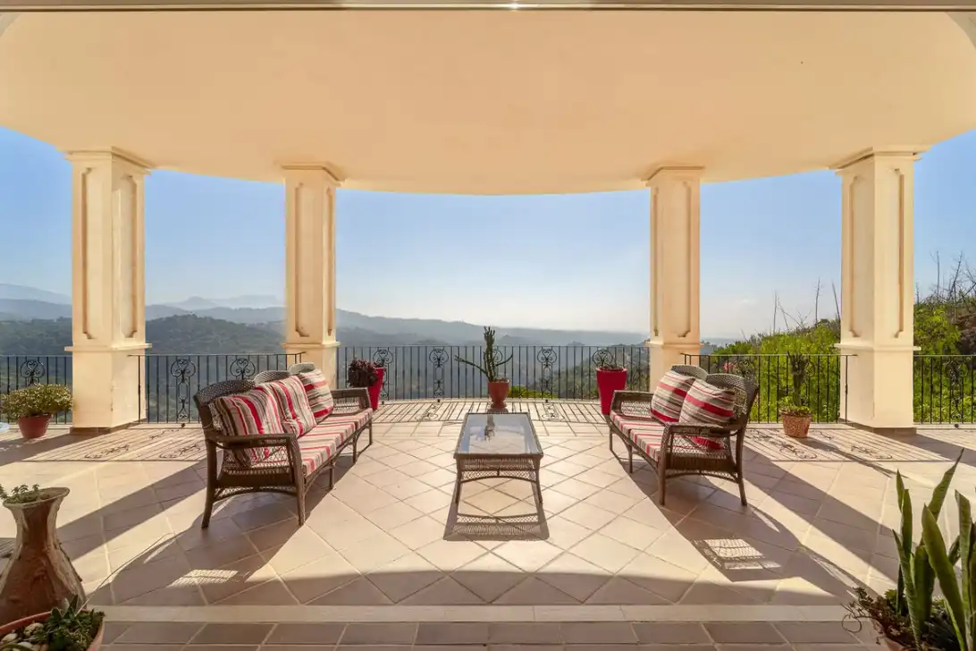 Casa con terraza en venta en Altos de Estepona, imagen 2