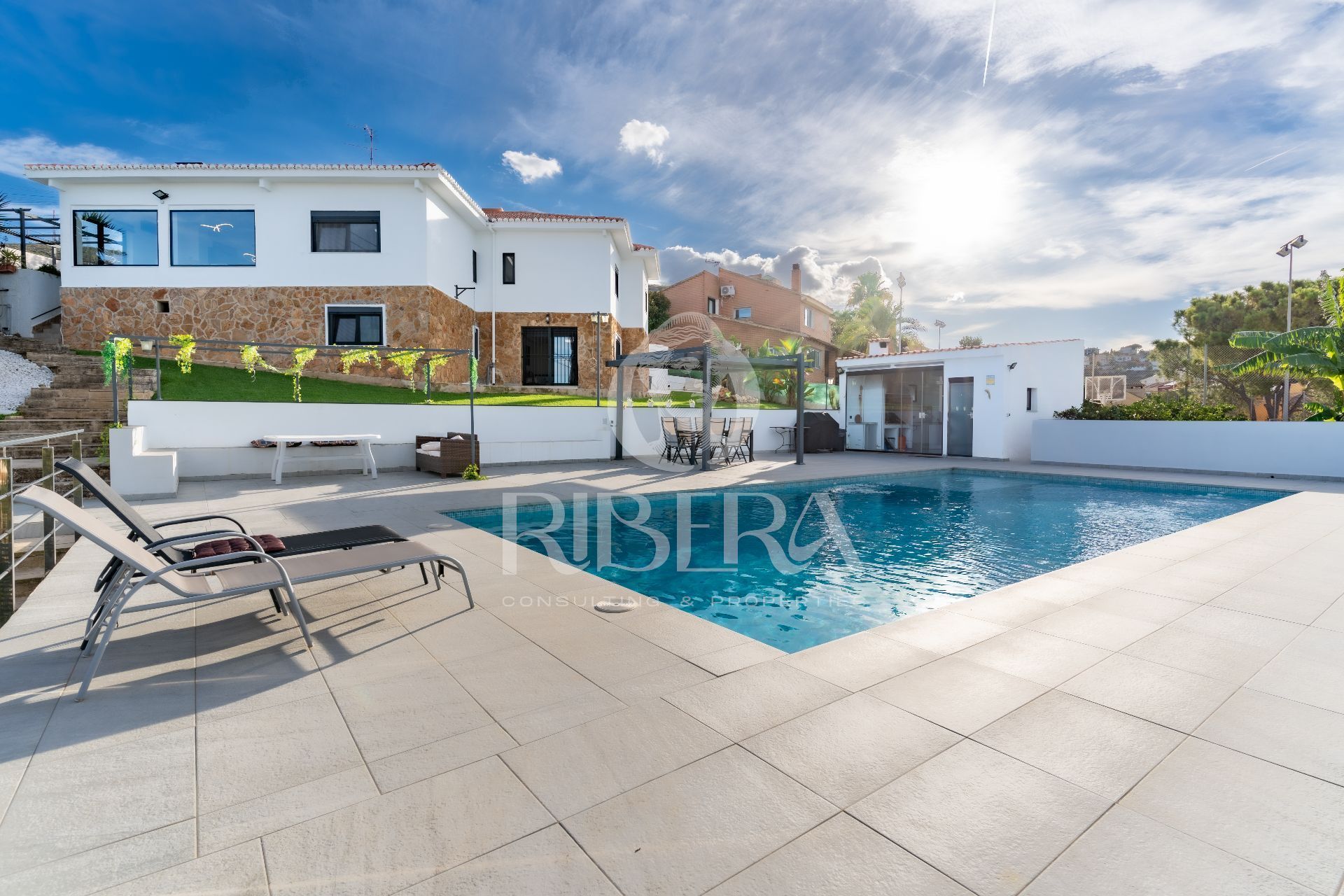 Vista exterior de Casa o xalet de lloguer en Chiva amb Aire condicionat, Calefacció i Jardí privat