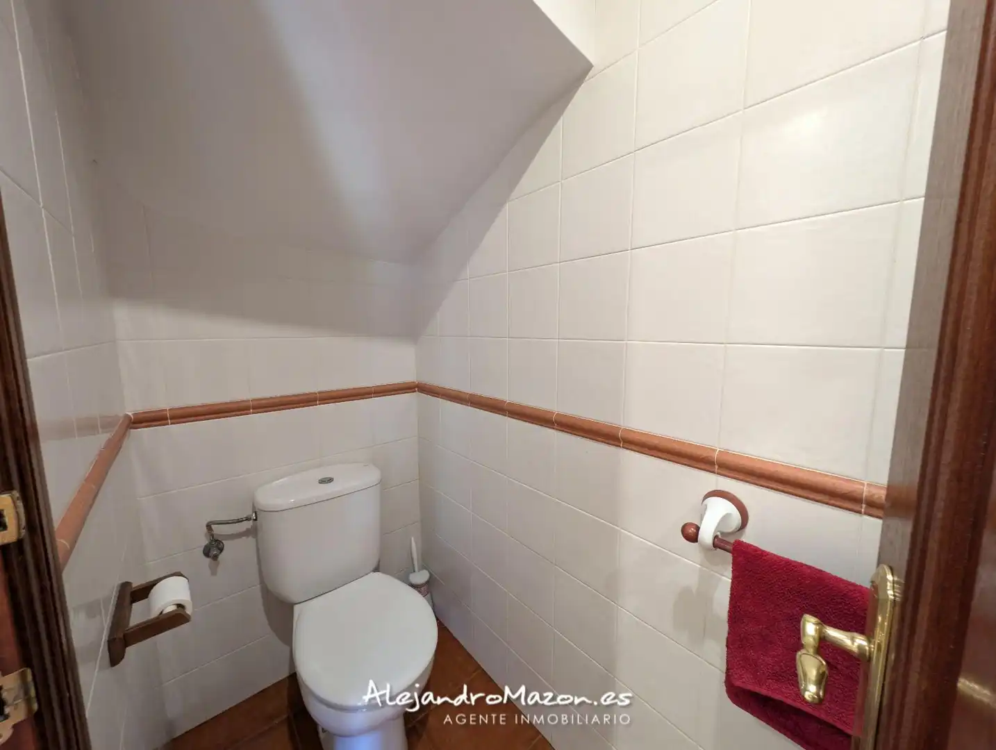 Badezimmer von Einfamilien-Reihenhaus zum Verkauf in Castro-Urdiales mit Heizung, Privatgarten und Terrasse