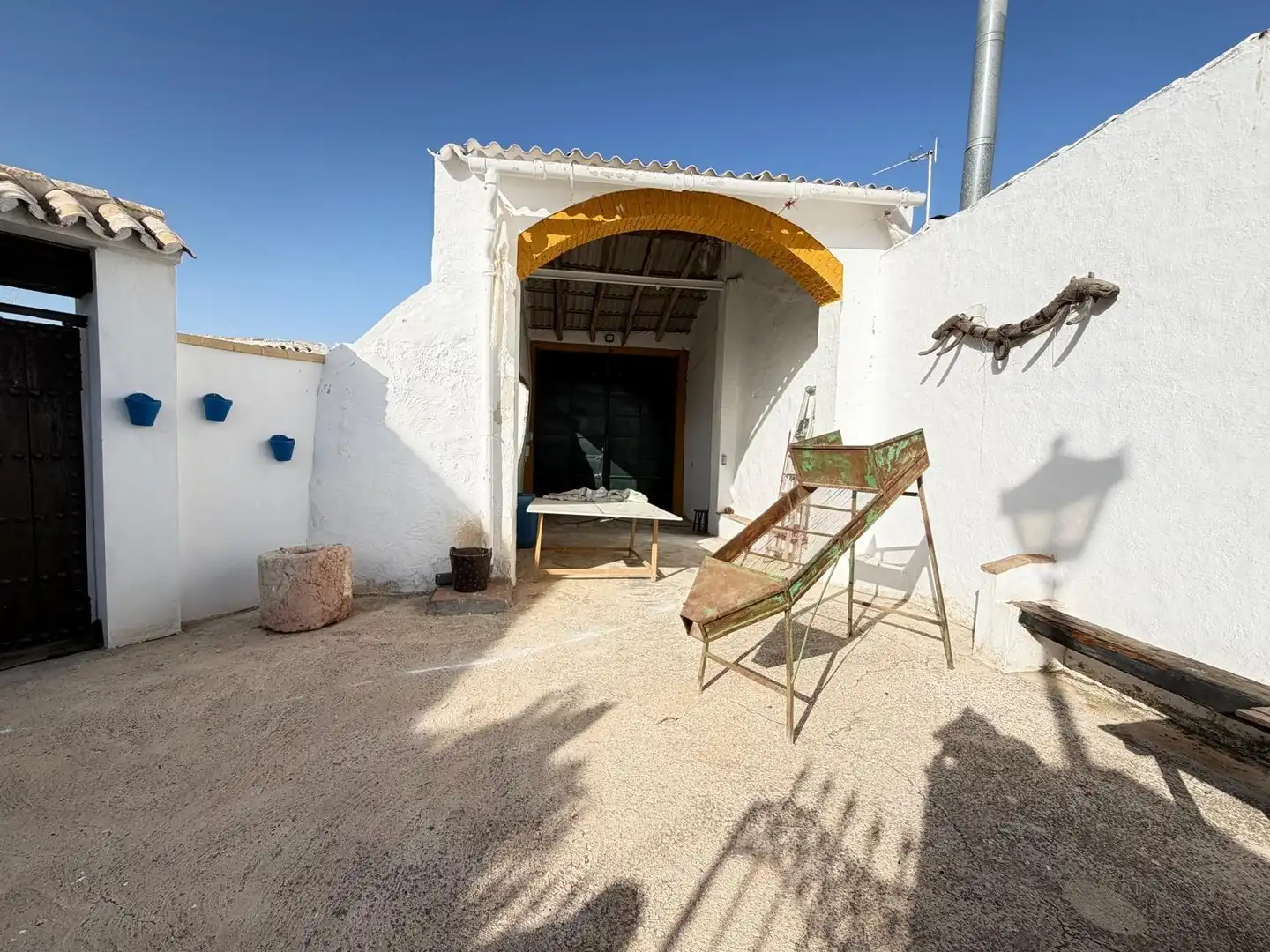 Vista exterior de Finca rústica en venda en Alameda amb Jardí privat, Piscina i Moblat