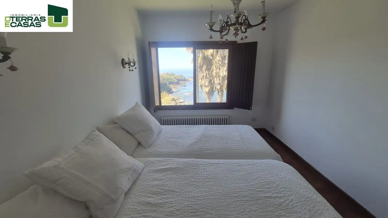 Schlafzimmer von Haus oder Chalet zur Miete in Sanxenxo mit Klimaanlage, Privatgarten und Parkett