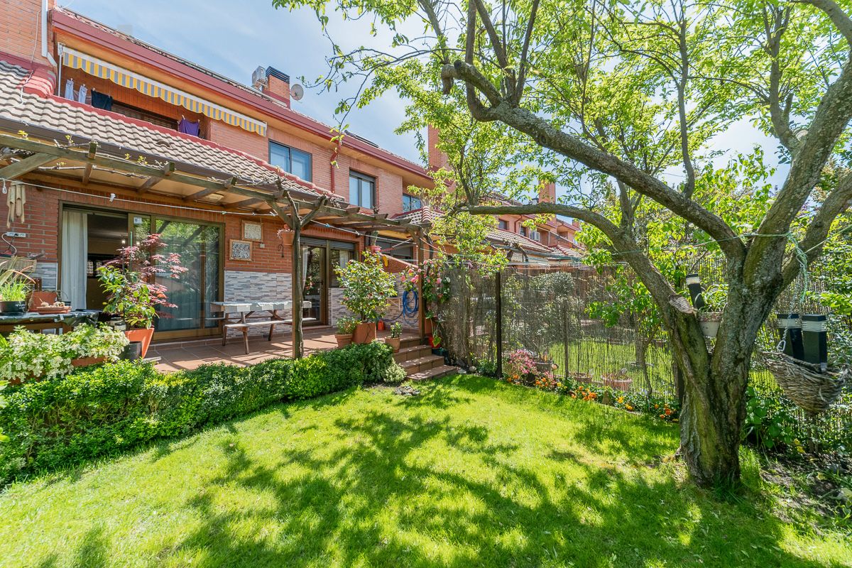 Garden of Single-family semi-detached for sale in Collado Villalba  with Air Conditioner, Heating and Private garden