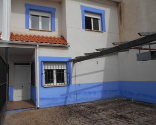 Exterior view of House or chalet for sale in Pozuelo de Calatrava  with Air Conditioner