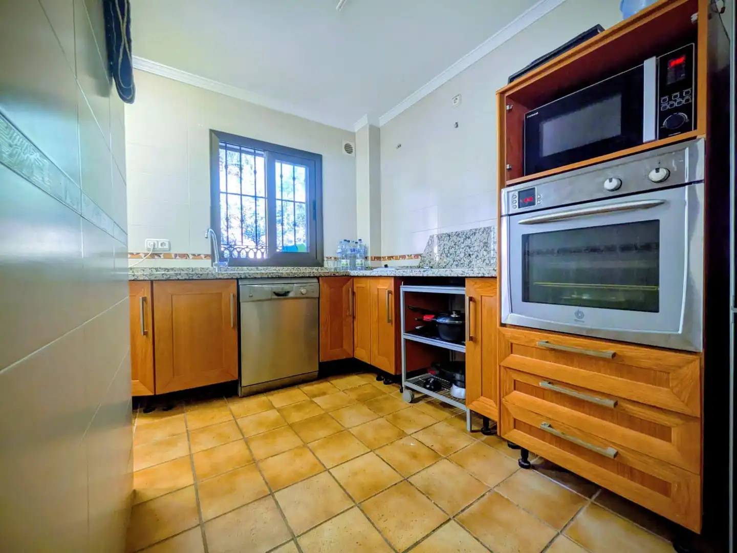 Kitchen of Detached homes for sale in Málaga  with Air Conditioner, Terrace and Community pool