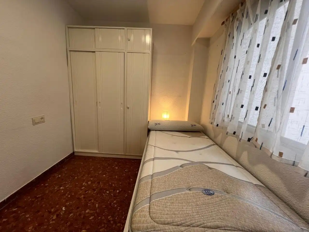 Habitació a calle de Torrevella, La Raïosa