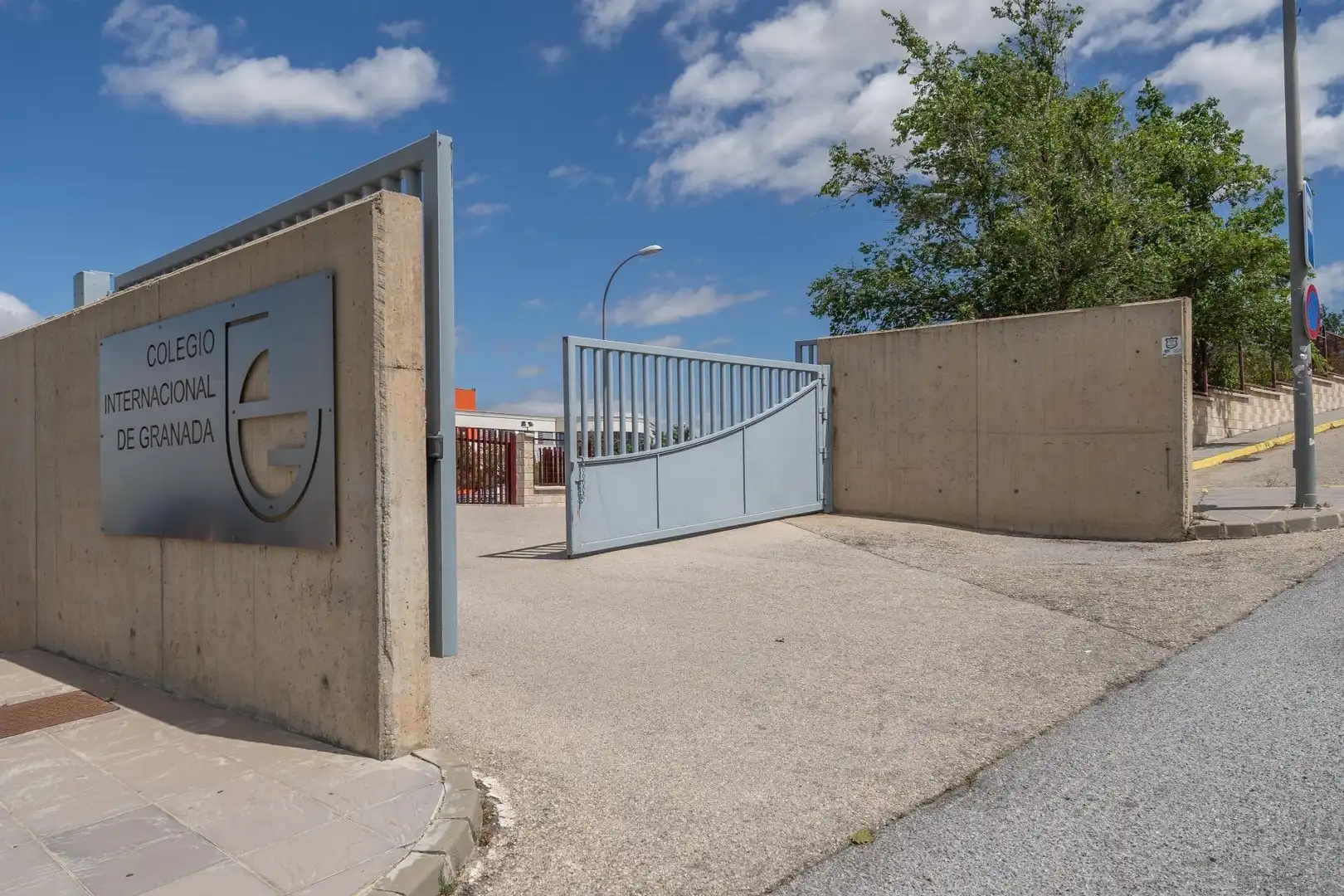 Vista exterior de Casa o xalet en venda en Dílar amb Aire condicionat, Calefacció i Jardí privat