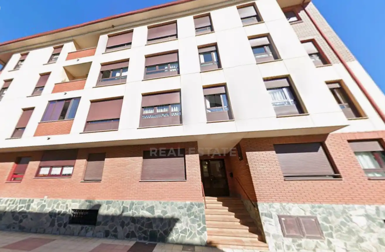 Vista exterior de Piso en venta en San Andrés del Rabanedo con Calefacción