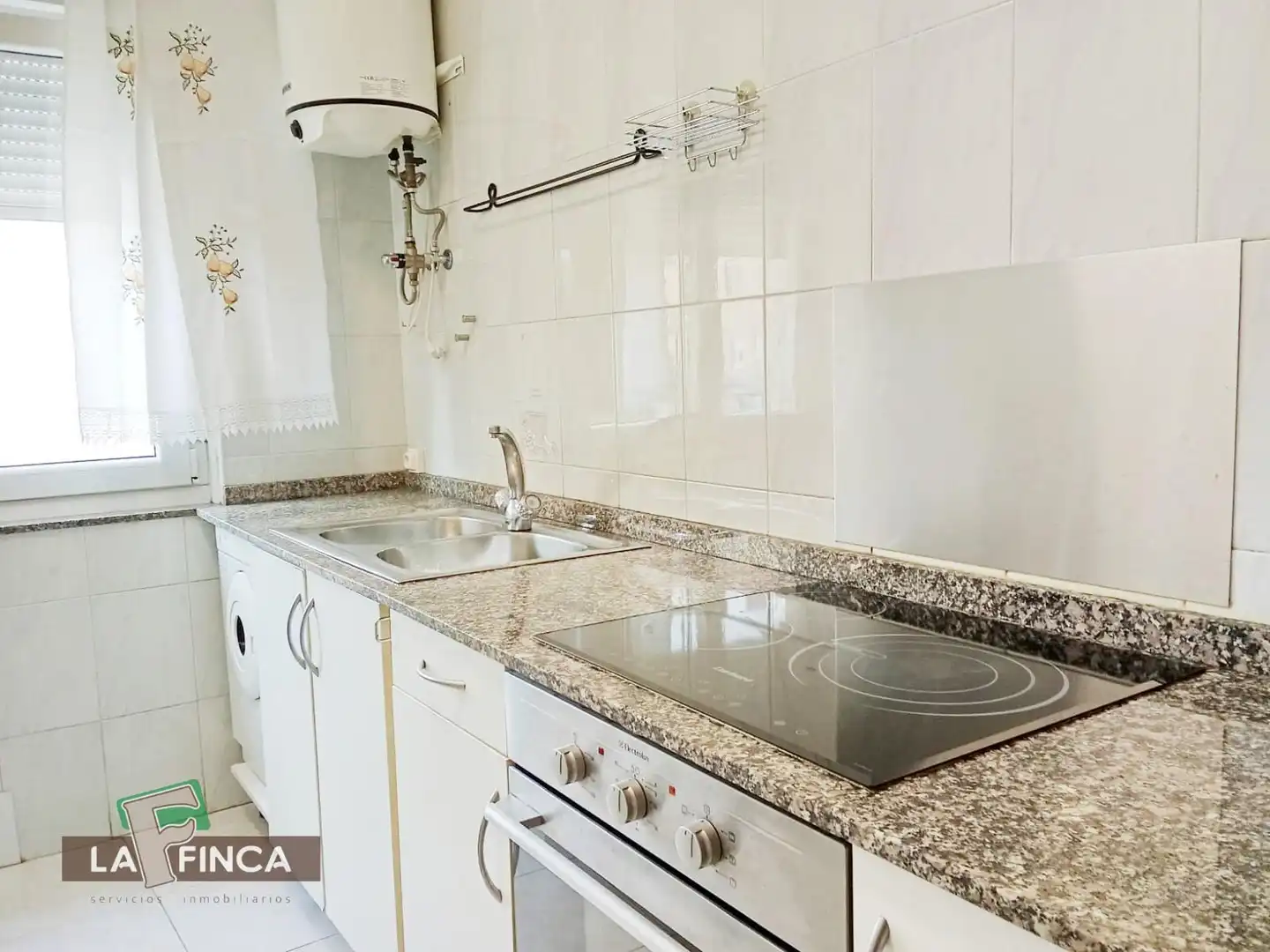 Cuina de Pis en venda en Gijón  amb Calefacció, Traster i Moblat