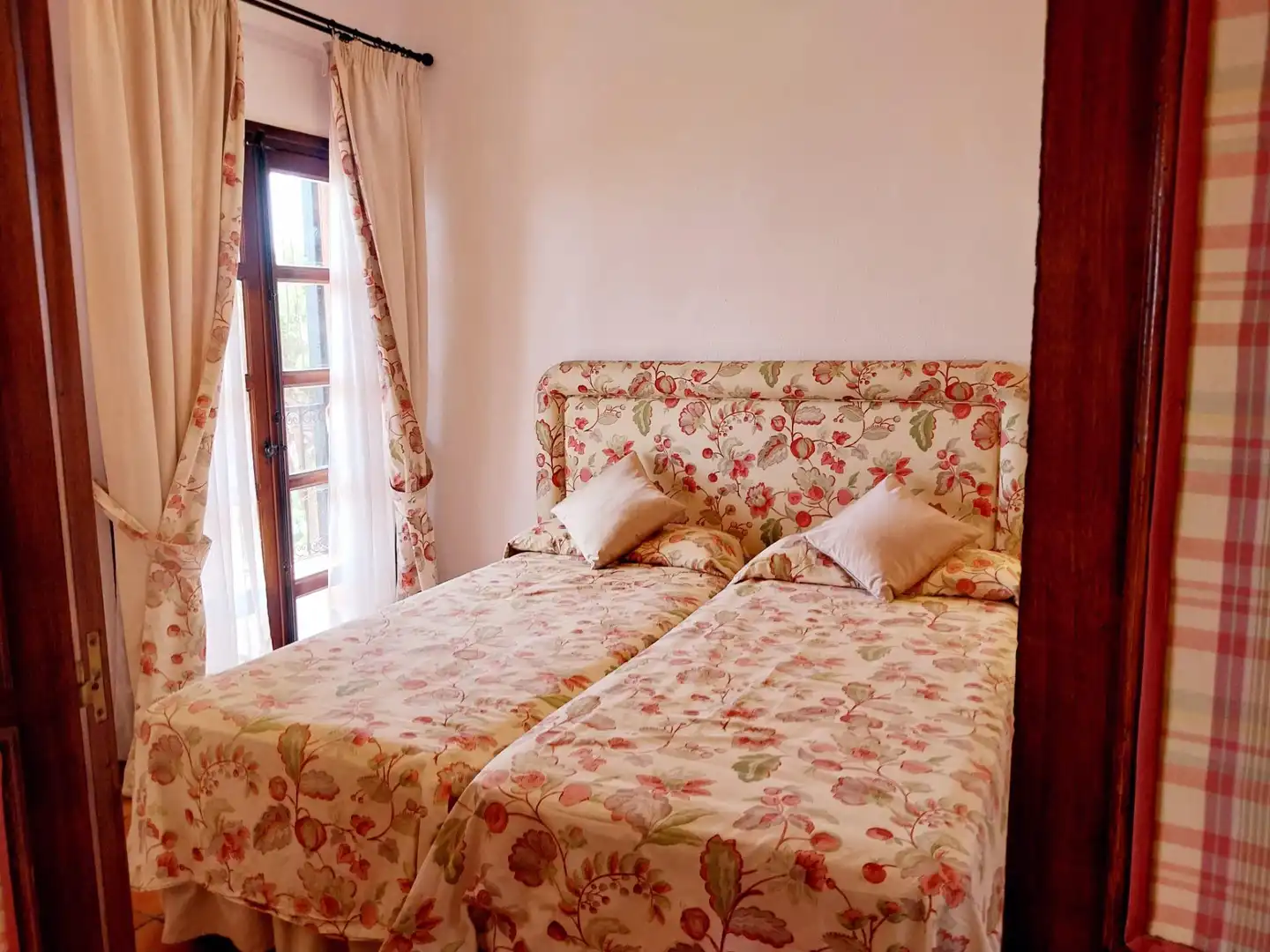 Dormitori de Apartament de lloguer en Mijas amb Jardí privat, Terrassa i Balcó