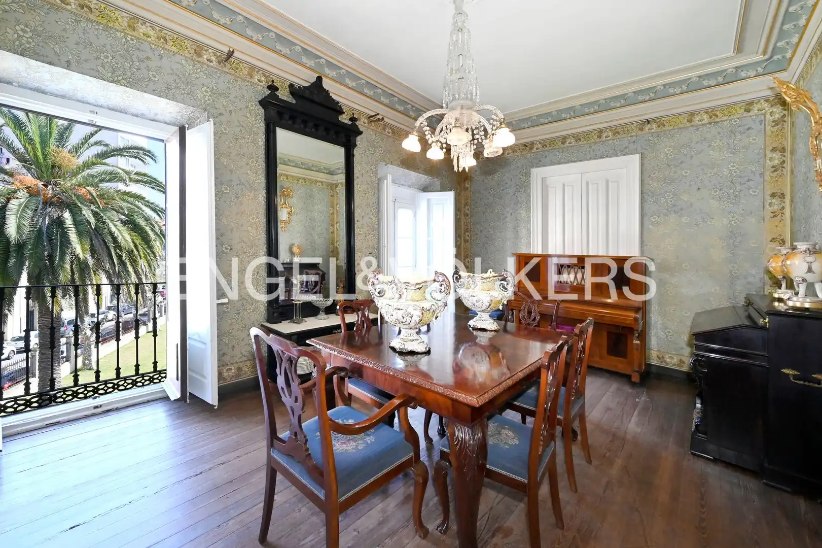 Comedor de Casa o chalet en venta en Laredo con Calefacción, Jardín privado y Trastero