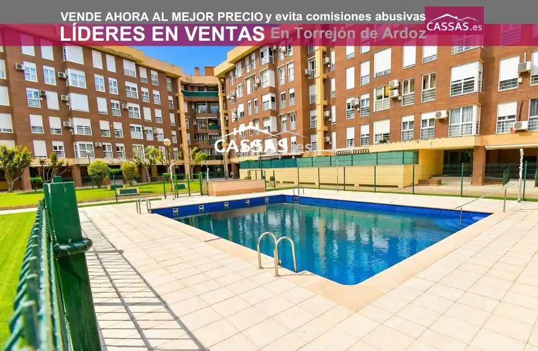 Außenansicht von Wohnung zum Verkauf in Torrejón de Ardoz mit Heizung, Abstellraum und Gemeinschaftspool