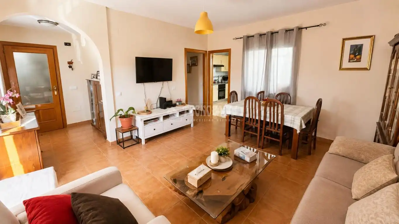 Wohnzimmer von Einfamilien-Reihenhaus zum Verkauf in Marbella mit Terrasse